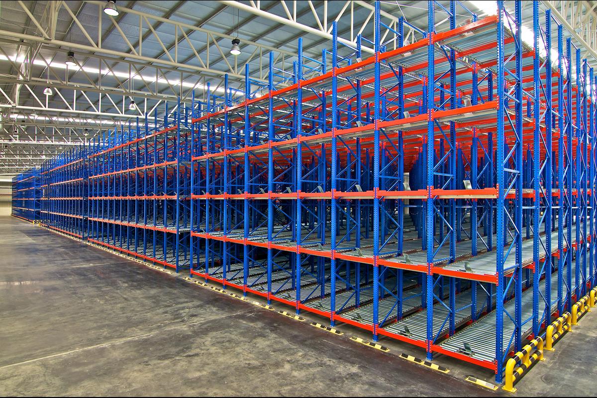 What are the benefits of using drive-in pallet racking?